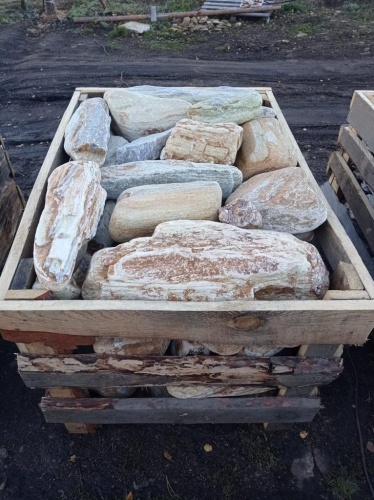 Златолит жёлтый, жёлто-зелёный глыбки и валуны для ланшафтного дизайна купить в Геленджике