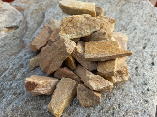 Златолит жёлтый декоративная каменная крошка купить в Геленджике