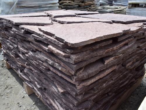 Плитняк лемезит бордовый для облицовки цоколя 20-25 мм  купить в Геленджике