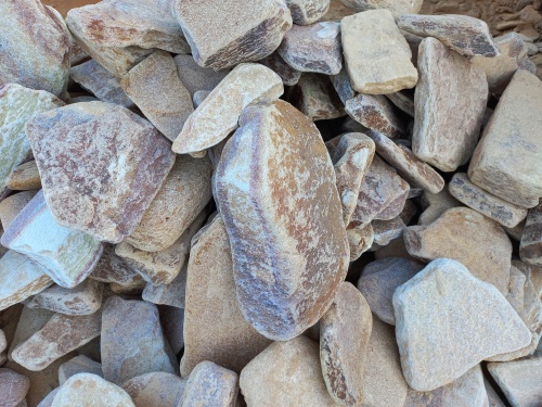 Златолит жёлтый, жёлто-зелёный глыбки и валуны для ланшафтного дизайна купить в Геленджике