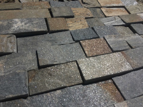 Плитка пилёная златолит Уральский для цоколя, отмостки купить в Геленджике