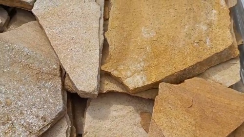 Плитняк златолит жёлтый для цоколя купить в Геленджике