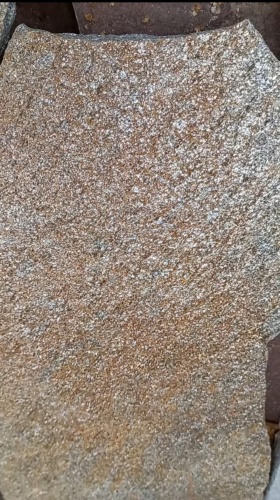 Плитняк златолит серебристый для цоколя, отмостки купить в Геленджике