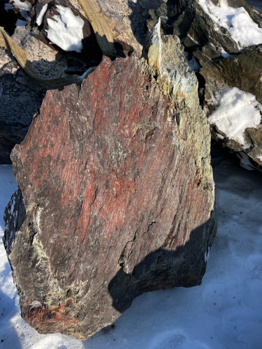 Ландшафтные глыбы красно-фиолетовые 200-1000 килограмм купить в Геленджике