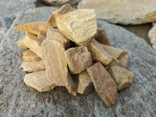 Златолит жёлтый декоративная каменная крошка купить в Геленджике