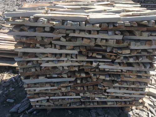 Горбушка златолит золотистый для облицовки купить в Геленджике