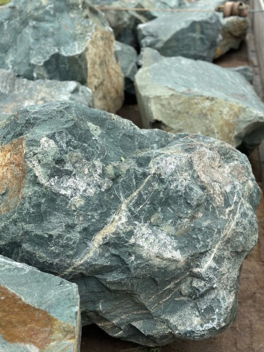 Камни для ландшафтного дизайна зелёные 10-60 килограмм купить в Геленджике