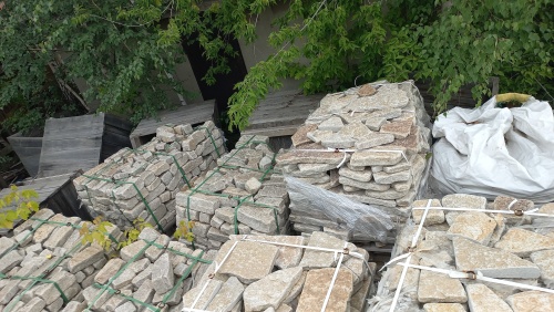 Плитняк гранитный галтованный купить в Геленджике