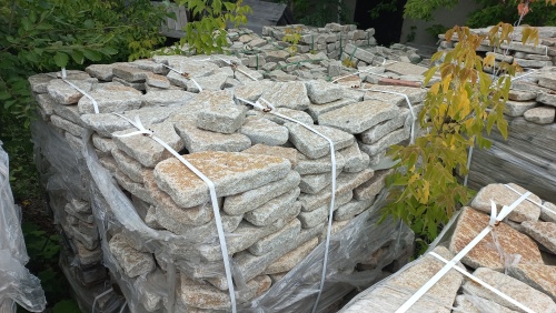 Гранитный плитняк галтованный для парковки купить в Геленджике