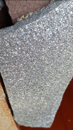 Плитняк златолит серебристый для цоколя, отмостки купить в Геленджике