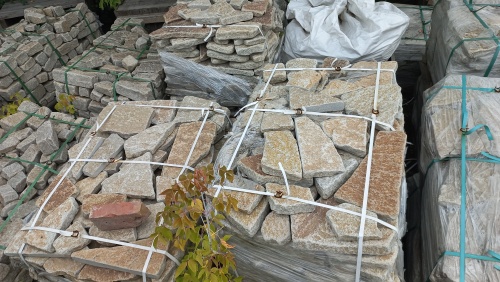 Гранитный плитняк галтованный для парковки купить в Геленджике