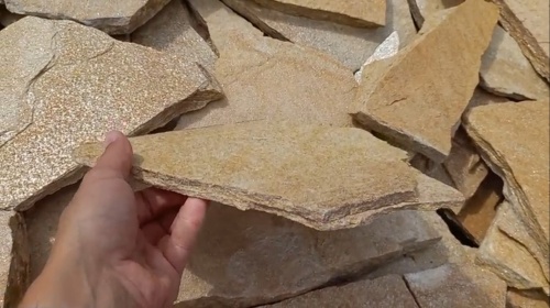 Плитняк златолит жёлтый для цоколя купить в Геленджике