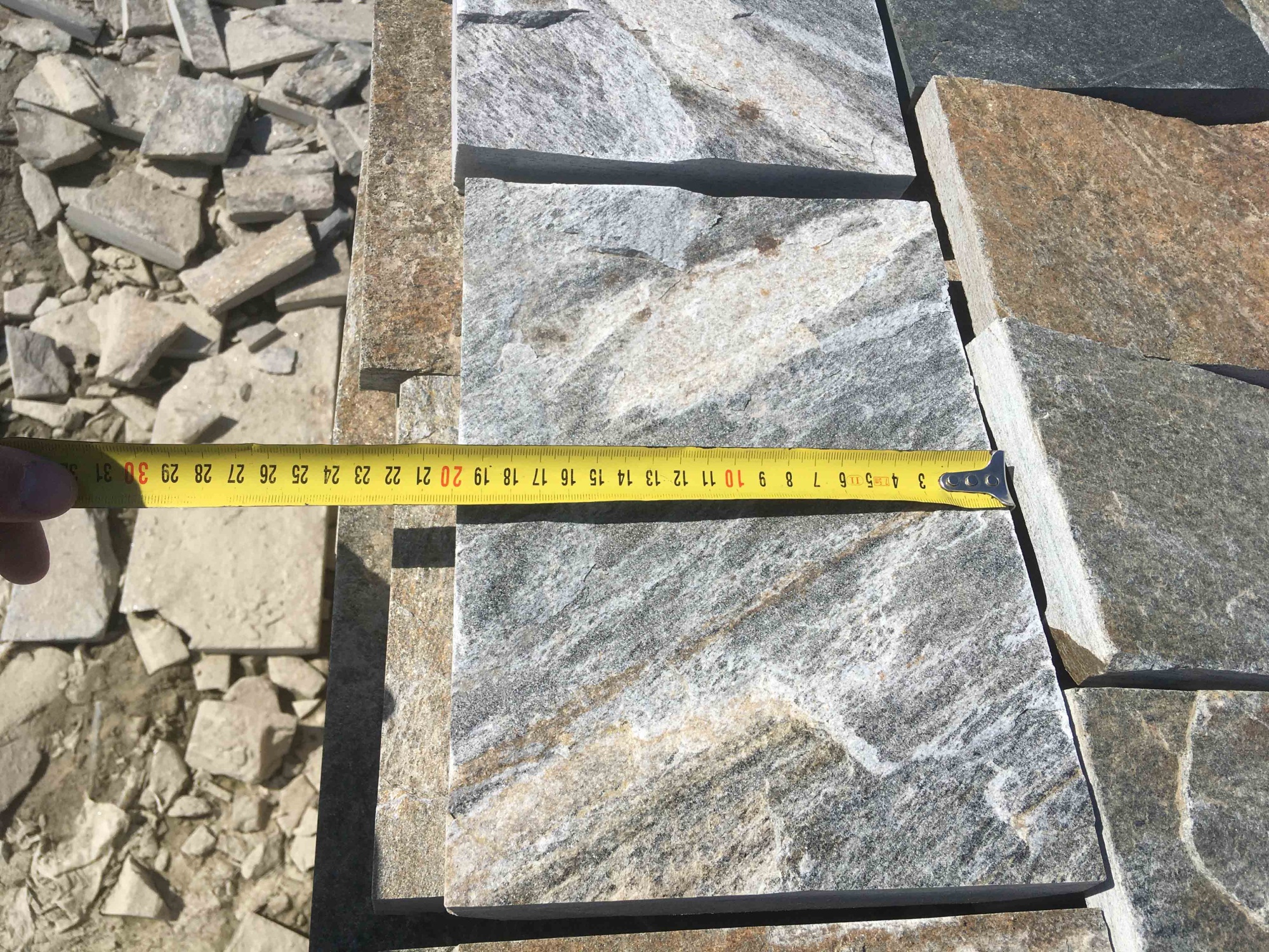 Плитка пилёная златолит Уральский для цоколя, отмостки купить в Геленджике