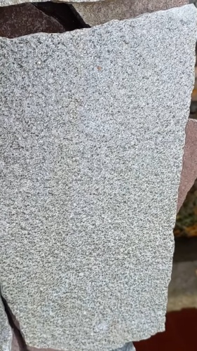 Плитняк златолит серебристый для цоколя, отмостки купить в Геленджике