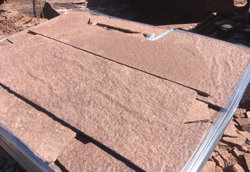 Плитняк лемезит бордовый для облицовки цоколя 20-25 мм  купить в Геленджике