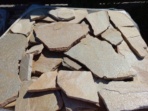 Плитняк златолит жёлтый для цоколя купить в Геленджике