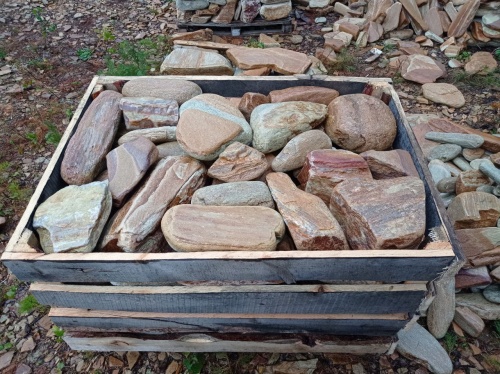 Златолит жёлтый, жёлто-зелёный глыбки и валуны для ланшафтного дизайна купить в Геленджике