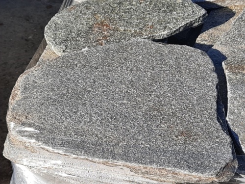 Златолит серебристый галтованный для лестниц купить в Геленджике