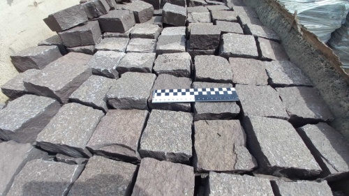 Лемезит колотая брусчатка 10 * 10 см. для парковки купить в Геленджике